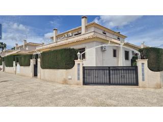 Casa aparellada a N/a. Casa cuádruple de 3 dormitorios totalmente reformada en pau 8, v