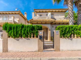 Casa a Avenida doctor angel garcia rogel. Preciosa villa independiente de 3 dormitorios a solo 300 metros