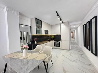 Appartement  N/a. Apartamento reformado de 4 dormitorios a tan solo 50m del mar en