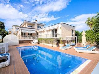 Maison  N/a. Impresionante villa de 5 dormitorios y piscina privada a solo 25