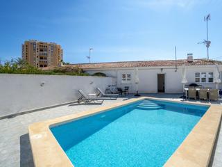 Xalet en Avda roetgen 10. Maravilloso chalet totalmente reformado con piscina privada  muy