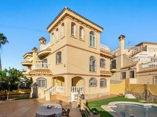 Maison  N/a. Villa espaciosa única de 5 dormitorios con piscina privada