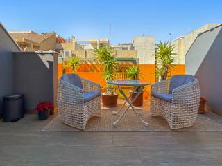 Apartament  N/a. Precioso apartamento con azotea a 450 metros del mar mediterráne