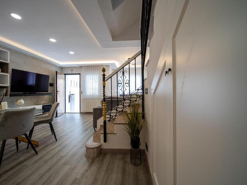 Foto 31c102e9-791f-46fb-b7f0-49cd8369bf22. Casa adosada en calle miño 10 casa adosada totalmente reformada en pau 26, costa en Orihuela