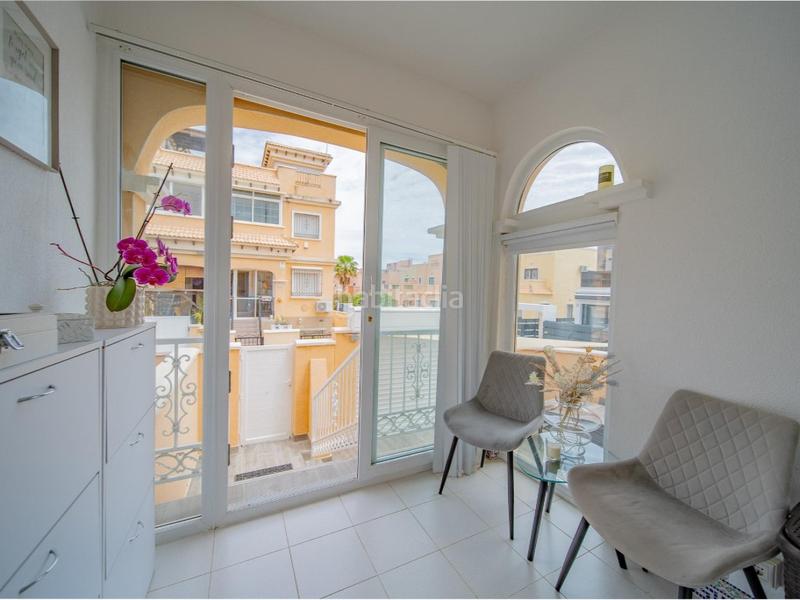 Foto 4755f282-2df5-4da7-8bbe-6594c363a31c. Casa adosada en calle miño 10 casa adosada totalmente reformada en pau 26, costa en Orihuela