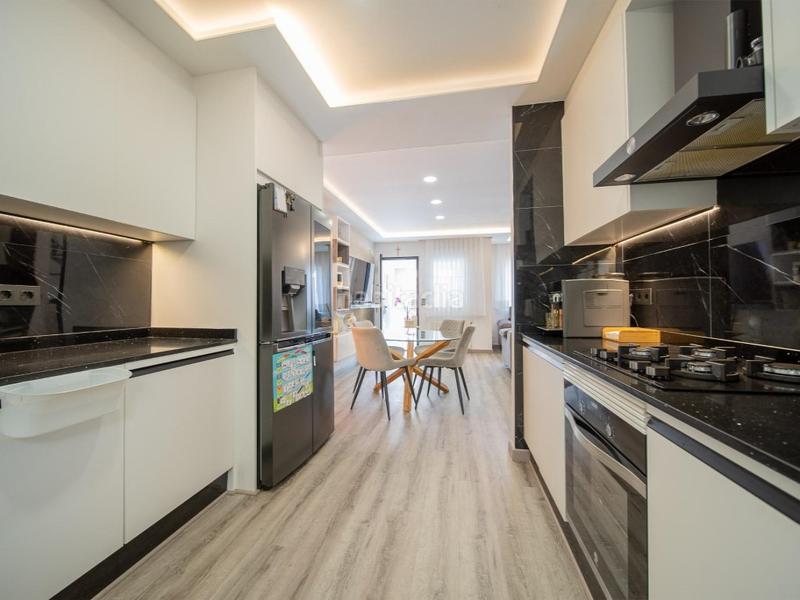 Foto 7b99207c-faf9-4898-9b5a-1677e727f74d. Casa adosada en calle miño 10 casa adosada totalmente reformada en pau 26, costa en Orihuela