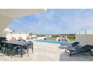 Casa  Calle sierra de castillo. Exclusivo chalet independiente de 4 dormitorios y vistas impresi