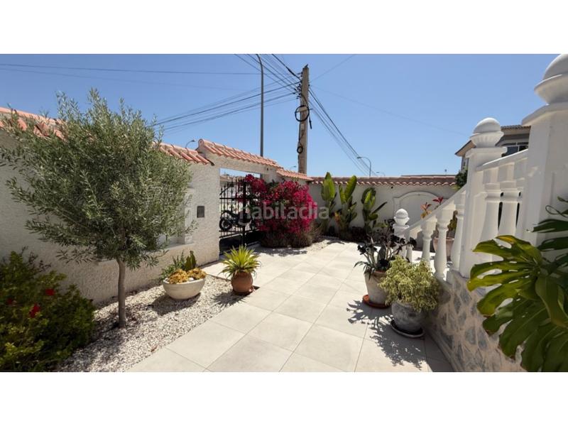 Foto 3aec0bb0-8282-40fb-b1e0-6eb4fdf07d3d. Maison avec parking dans Zona Carrefour - Urbanizaciones Torrevieja