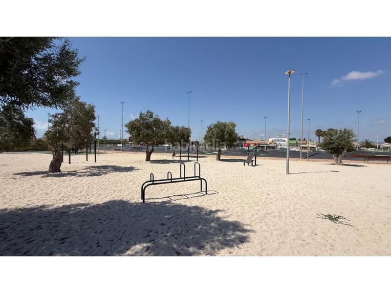 Foto e8123f3f-78b4-4a9a-8cc7-382f38072430. Maison avec parking dans Zona Carrefour - Urbanizaciones Torrevieja