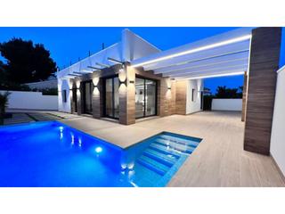 Maison  N/a. Villa independiente reformada en orihuela costa  lista para entr