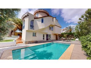 Haus  N/a. Preciosa villa de 5 dormitorios y piscina privada y jacuzzi en l