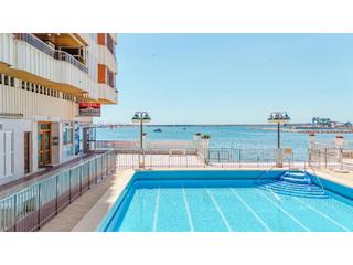 Apartament  N/a. Ático reformado de 3 dormitorios, en primera línea de playa en t