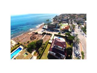 Maison  N/a. Impresionante villa en primera línea de playa con piscina privad