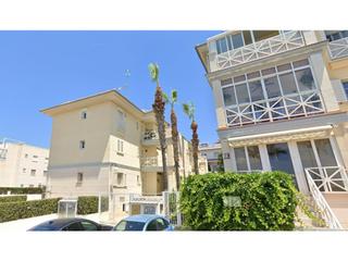 Apartament  N/a. Piso reformado de 3 dormitorios a un paso del mar en la zona de