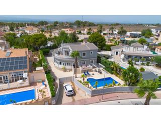 Casa a Calle colosso de rodas s/n. Impresionante chalet independiente en san fulgencio