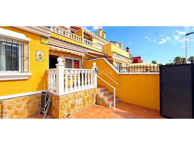 Foto 044363a5-3259-4aad-9a57-f40c42588394. Casa a schiera in calle las garzas 6 in Zona Carrefour - Urbanizaciones Torrevieja