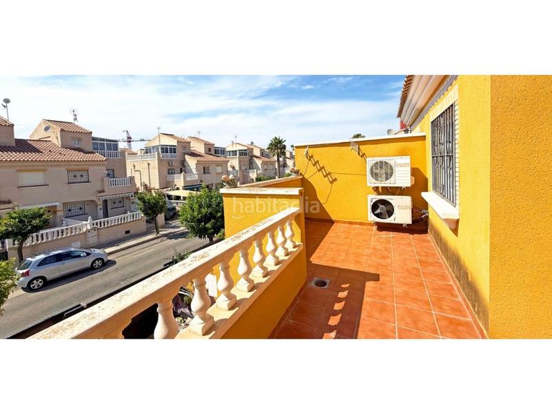 Foto 2ca57226-28fe-478c-8fd2-71b03d447abb. Casa a schiera in calle las garzas 6 in Zona Carrefour - Urbanizaciones Torrevieja