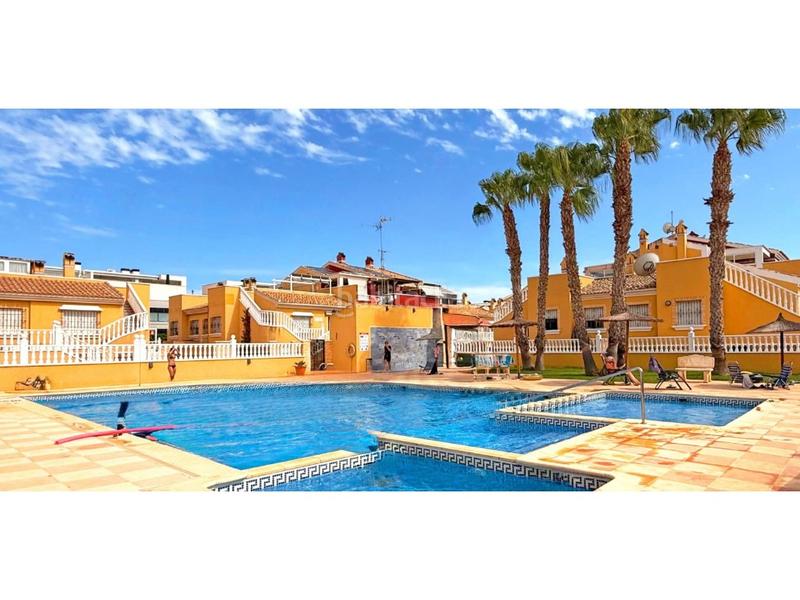 Foto 84ad4575-a9da-42fb-85f9-c0e7867db516. Casa a schiera in calle las garzas 6 in Zona Carrefour - Urbanizaciones Torrevieja