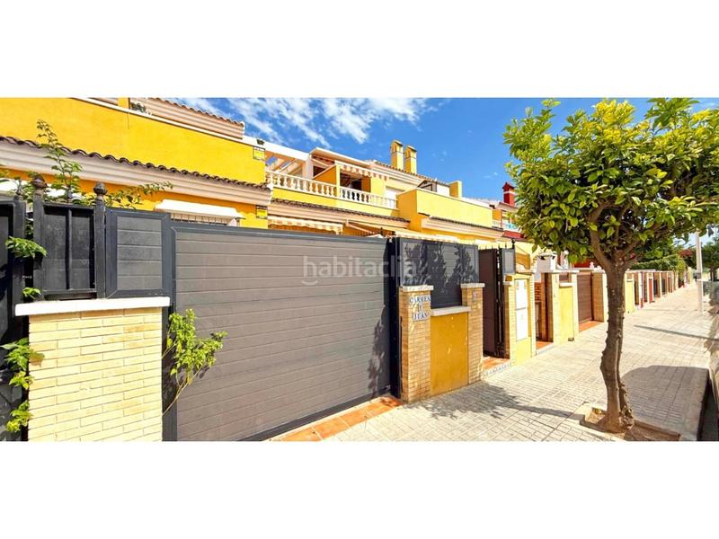 Foto e40461b6-50ee-4998-a896-30c00d95f394. Casa a schiera in calle las garzas 6 in Zona Carrefour - Urbanizaciones Torrevieja