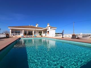 Casa a Calle leopoldo alas clarin 11. Villa de campo con piscina privada y enorme parcela en rojales