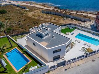 Casa a Avenida mare nostrum 8-a. Villa moderna ubicada en una de las zonas más prestigiosas de la