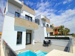 Casa a Calle pablo neruda 18. Villa de lujo de 3 dormitorios en torrevieja
