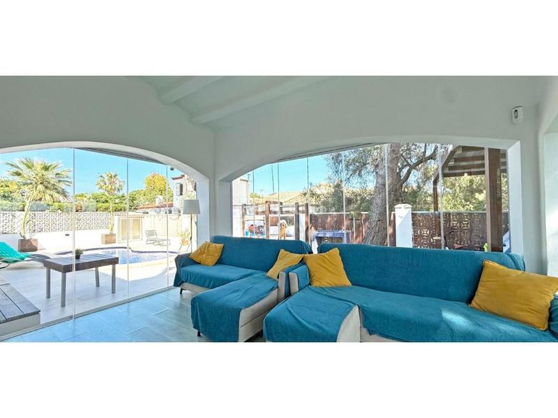 Foto 1b8a9e2b-a5e6-4d74-b896-37faf6843e4f. Casa en calle fragata-Punta Prima 15 villa de 4 dormitorios con piscina privada en Punta Prima en Orihuela