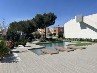 Apartament a Calle calpe 4. Moderno apartamento de 2 dormitorios en torrevieja