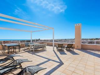 Apartament  N/a. Precioso ático con terraza de 60m2 y 104m2 de solárium en villam
