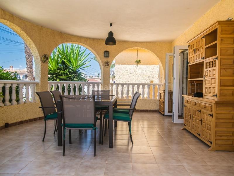 Foto 1cf2c13e-cef4-420c-a0dc-2a9ca3548a1a. Casa con piscina in Zona Carrefour - Urbanizaciones Torrevieja