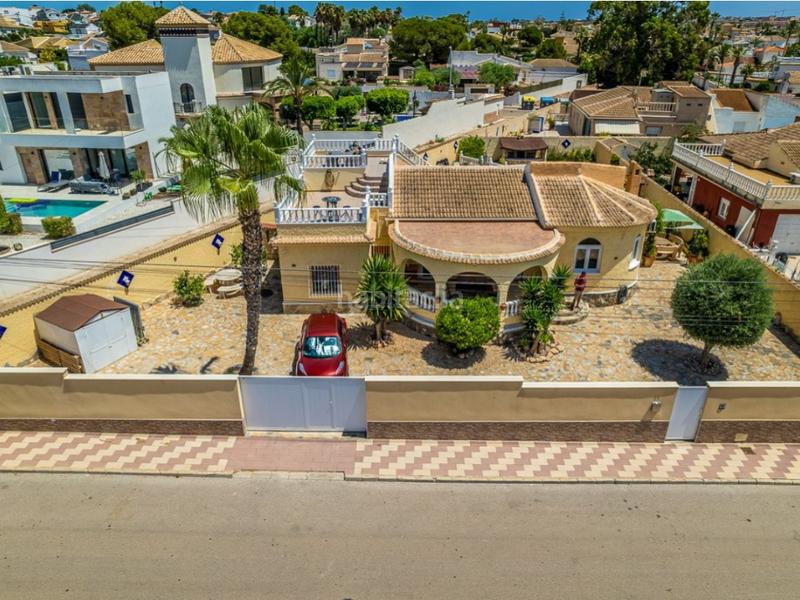 Foto 4e842576-1424-44ef-aad8-90bdb5bf96ee. Casa con piscina in Zona Carrefour - Urbanizaciones Torrevieja