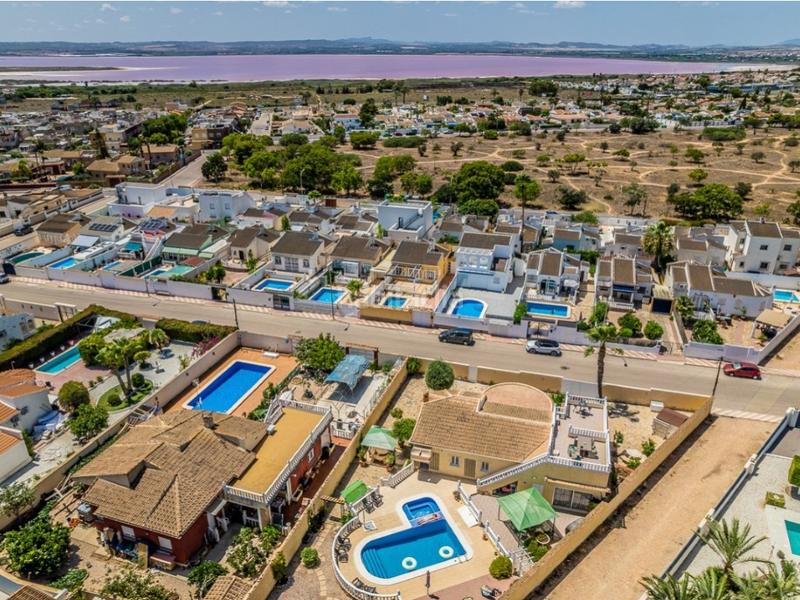Foto 59da17db-5551-4e00-b0e7-d74752ffb5b3. Casa con piscina in Zona Carrefour - Urbanizaciones Torrevieja