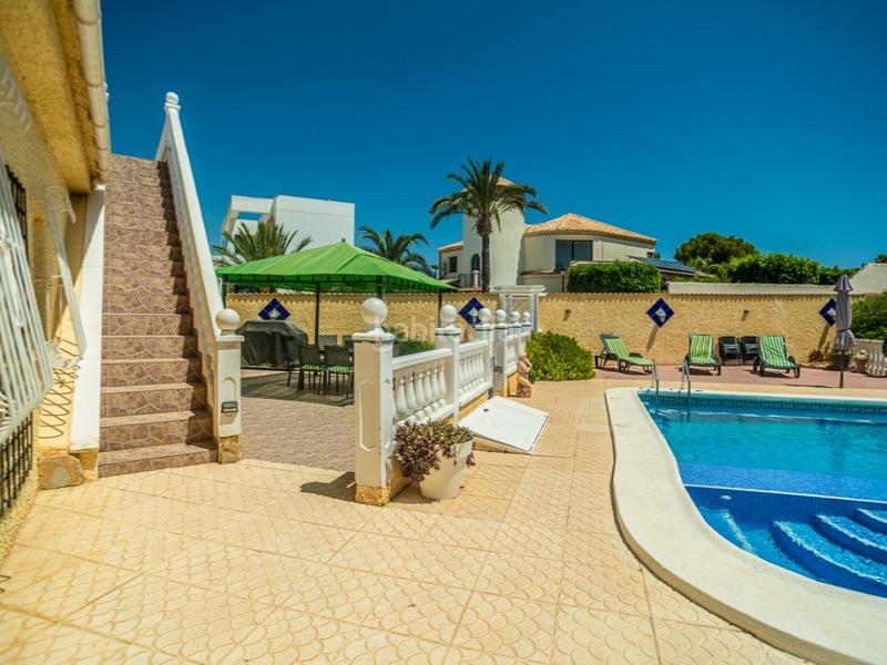 Foto a454c06f-55ba-4b5c-aaf4-afc57430e81a. Casa con piscina in Zona Carrefour - Urbanizaciones Torrevieja