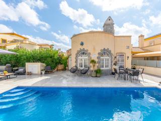 Casa  N/a. Precioso chalet independiente de 3 dormitorios y piscina privada