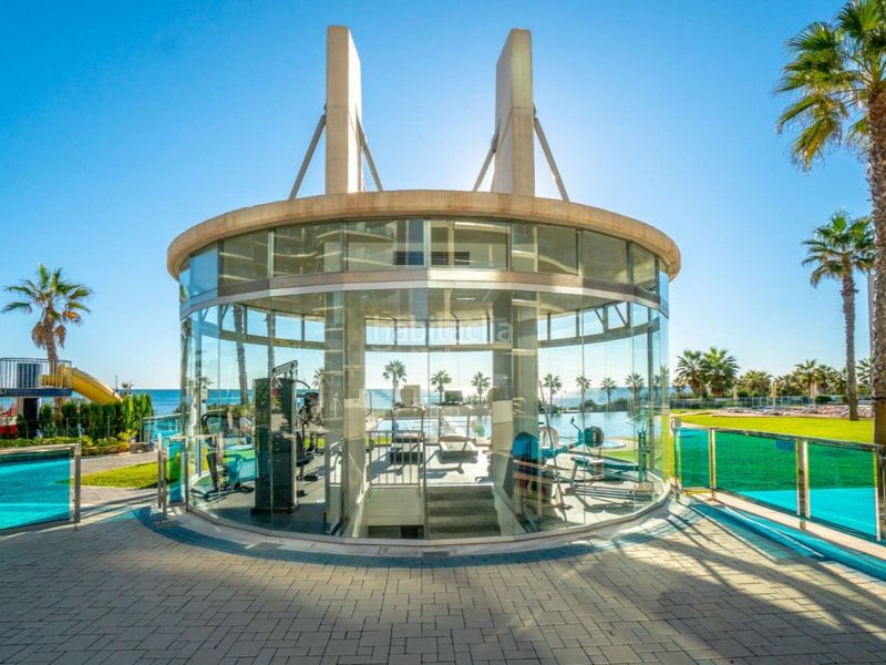 Foto 3e8bdf7e-a9f4-4f46-8a9f-451a526e363f. Apartament amb aparcament piscina a Punta Prima Torrevieja