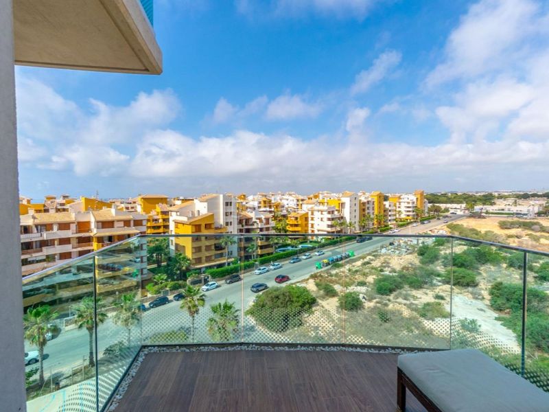 Foto 94ea4346-5413-4f36-b276-bb40a40c8b7f. Apartament amb aparcament piscina a Punta Prima Torrevieja