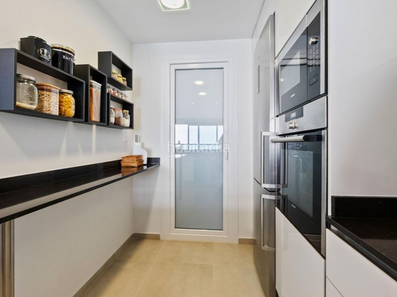 Foto 9c1a59f5-9144-4c65-ae25-ee0ad6f39019. Apartament amb aparcament piscina a Punta Prima Torrevieja