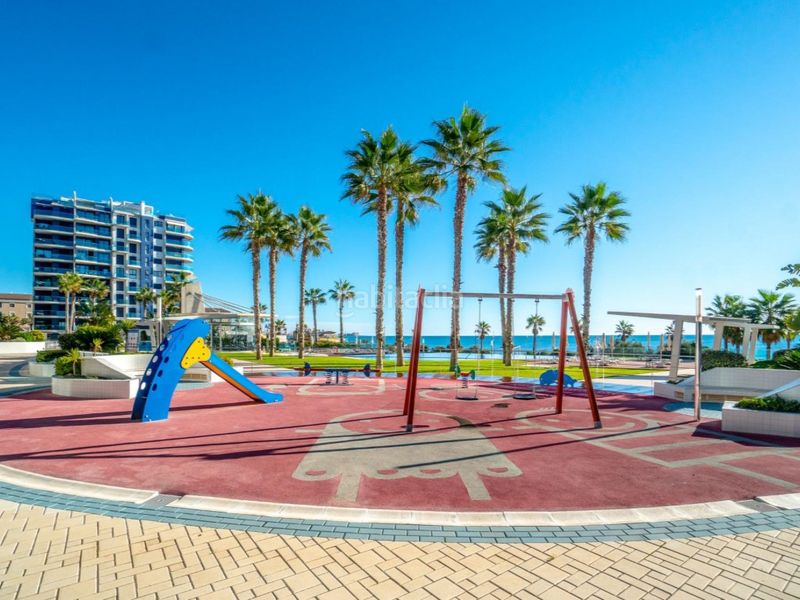 Foto ce9074af-7b9e-44fa-94b1-72c0d63ddca5. Apartament amb aparcament piscina a Punta Prima Torrevieja