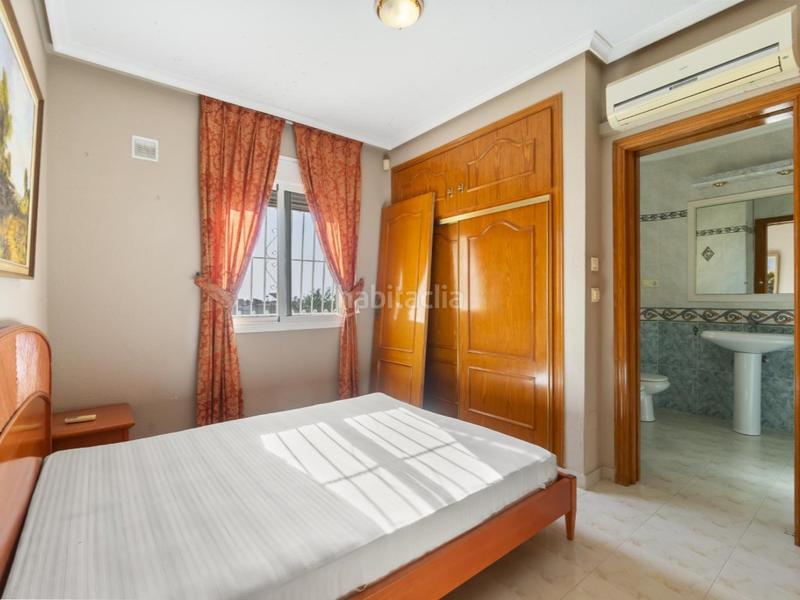 Foto f67a27bc-da30-4e5e-92f4-2ea929369a68. Casa villa orientada al sur con piscina privada y 3 dormitorios en ciudad quesada en Rojales
