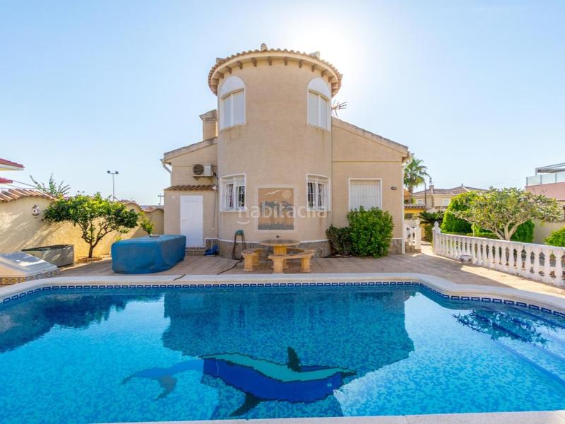 Foto f6f70c46-f2ee-4205-a2aa-ba259dcdb03b. Casa villa orientada al sur con piscina privada y 3 dormitorios en ciudad quesada en Rojales
