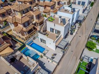 Casa  N/a. Moderna villa de 5 dormitorios en una de las mejores zonas de to