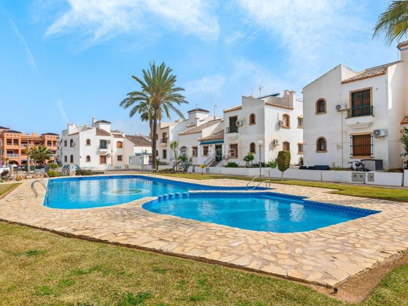 Foto f2a028aa-d5d7-4665-8d00-79ab85aaa639. Apartament amb aparcament piscina a Los Almendros Orihuela