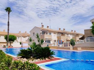 Casa  N/a. Bungalow en planta alta con 2 amplios dormitorios en aguas nueva