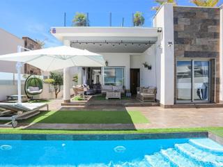 Casa  Calle nalon 0. Chalet independiente de 5 dormitorios en villamartín
