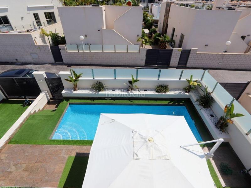 Foto 91d6d4d3-9cad-4e2a-8b77-915daa48a3c0. Casa en calle nalon 0 chalet independiente de 5 dormitorios en villamartín en Orihuela