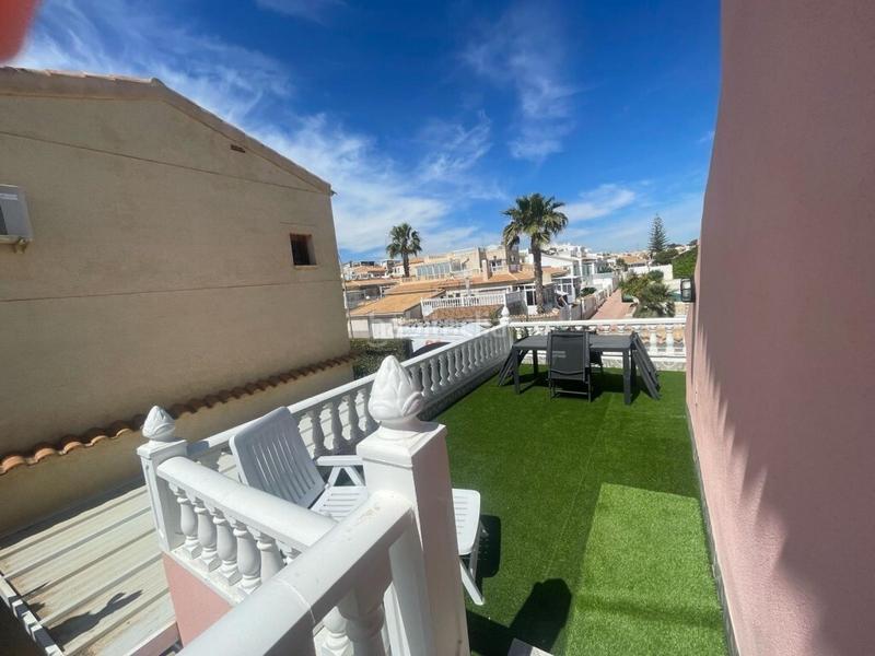 Foto 86ee84ce-c286-4e2b-8b78-605300fe9f15. Casa en urbanizacion p flamenca cl 4 12 villa de 5 dormitorios en Playa Flamenca en Orihuela