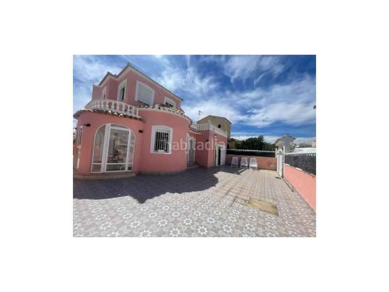 Foto a9ae4501-c3c2-4b78-9609-bf9dc874927c. Casa en urbanizacion p flamenca cl 4 12 villa de 5 dormitorios en Playa Flamenca en Orihuela