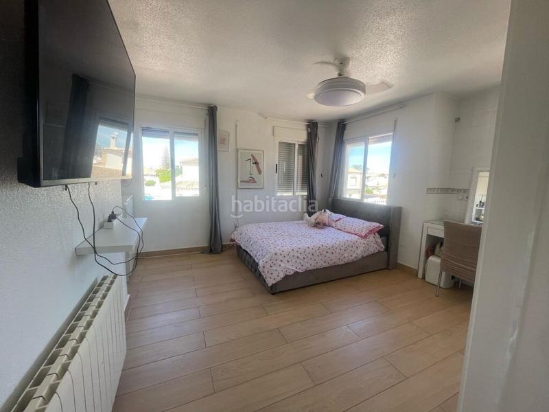 Foto f5f94400-ab06-4514-9ff1-f4b63915f4f6. Casa en urbanizacion p flamenca cl 4 12 villa de 5 dormitorios en Playa Flamenca en Orihuela