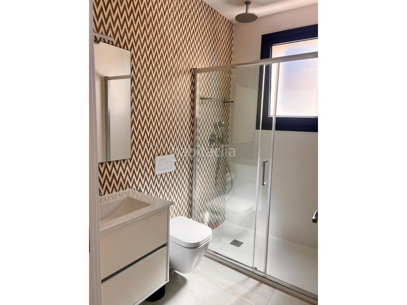 Foto a1db18c8-3ce5-44e8-b98f-adc76fe31de6. Casa villa de lujo en lomas de cabo roig con piscina y jardín privado en Orihuela