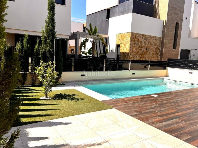 Foto d684a5d8-743e-4999-b59c-f7f81c235042. Casa villa de lujo en lomas de cabo roig con piscina y jardín privado en Orihuela